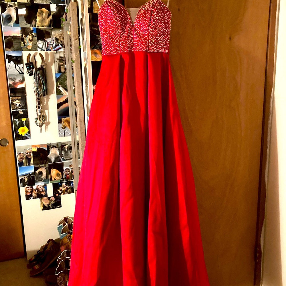 Prom dress only worn for pictures size 3/4